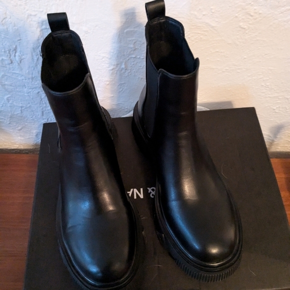 Vegan leather Matt & nat Chelsea Boots - Picture 6 of 6